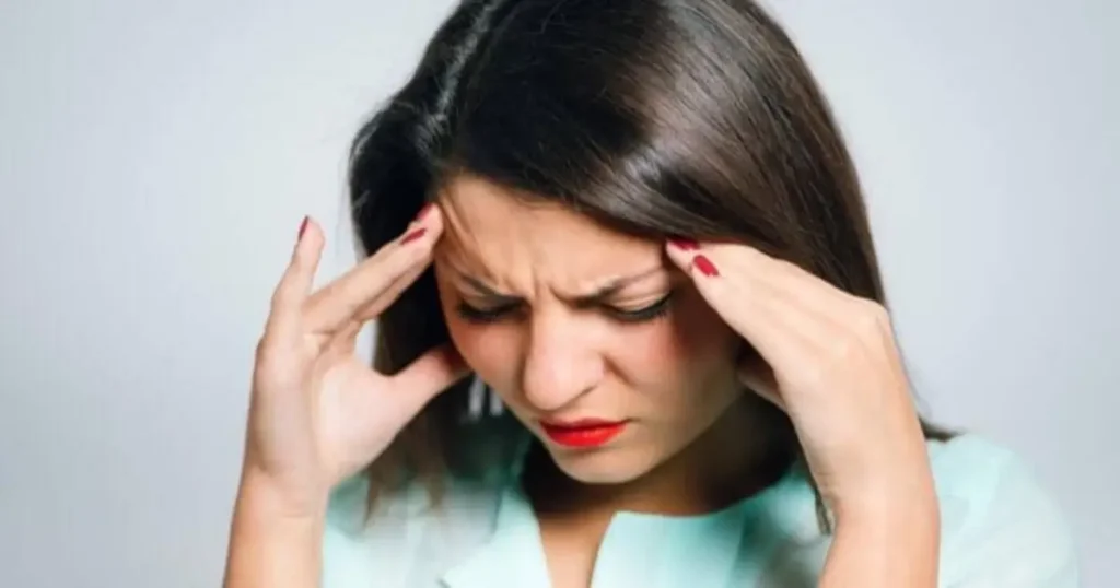 علل و علائم میگرن چیست + بررسی کامل و جامع 20 مورد مختلف