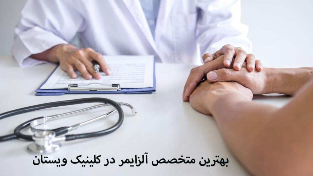 پزشک دست فرد بیمار را گرفته است