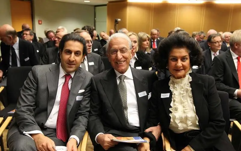 او به جراحی تومورهای مغزی با دقت و تخصص بالا شناخته میشود. پروفسور سمیعی و بهترین شاگردان در ایران